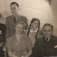 Ellen Carl Hess NY 1943 200