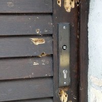 Halle Synagoge Tür 01 wiki 200b